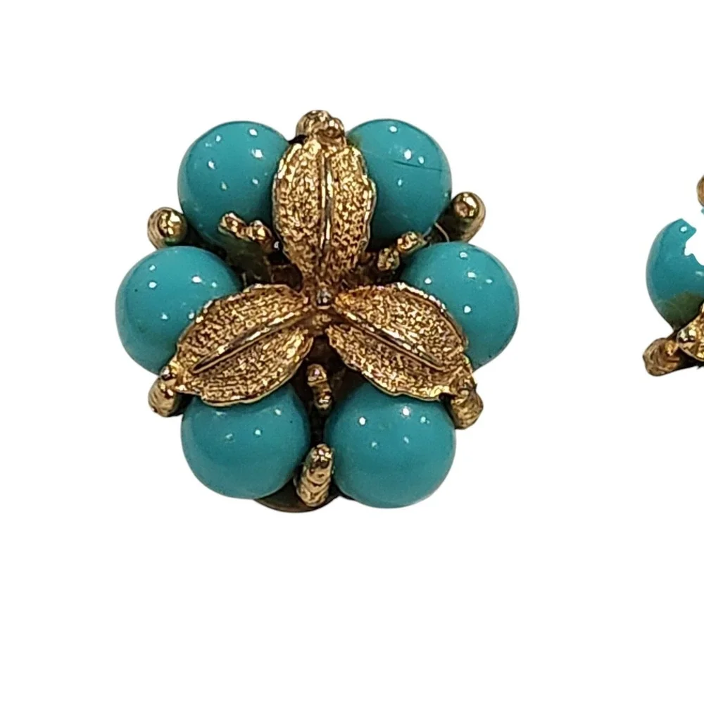 Vintage Mid-Century Gold-tone Trefoil Leaf Turquoise Beads Clip-on Stud Earrings